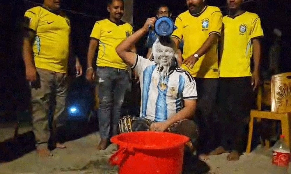 মেসির ওপর ভরসা নেই, দুধ দিয়ে গোসল করে ব্রাজিলে যোগ দিলেন শিবু